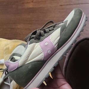Size 8 - Women - Saucony